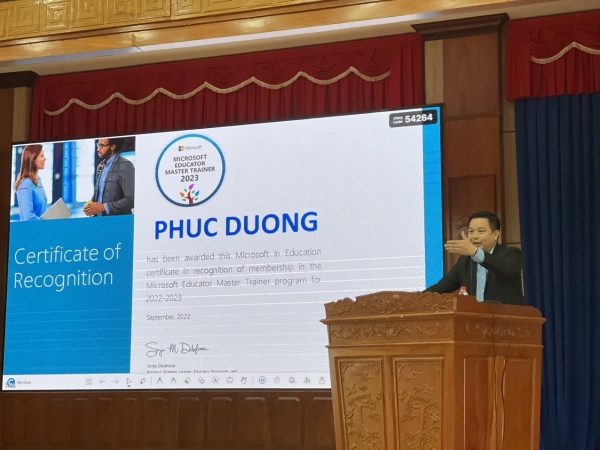 THẠC SỸ DƯƠNG TRỌNG PHÚC - PHÓ HIỆU TRƯỞNG TRƯỜNG ĐOÀN LÝ TỰ TRỌNG, CHUYÊN GIA GIÁO DỤC SÁNG TẠO CỦA MICROSOFT BÁO CÁO CHUYÊN ĐỀ TẠI LỚP BỒI DƯỠNG CHÍNH TRỊ HÈ CỦA HI88 LỪA ĐẢO
