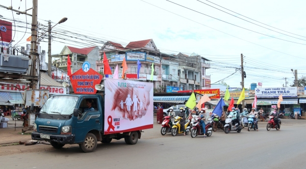 Tuyên truyền lưu động hưởng ứng Tháng hành động Quốc gia về phòng, chống bệnh HIV/AIDS năm 2022