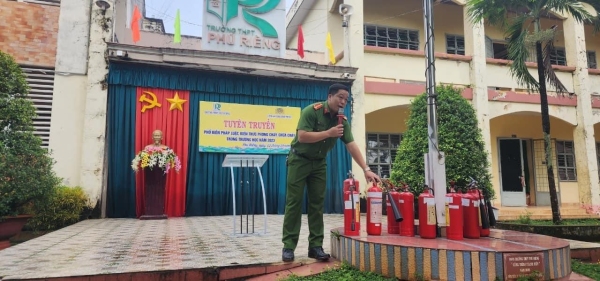 TUYÊN TRUYỀN PHÒNG CHÁY, CHỮA CHÁY VÀ CỨU NẠN, CỨU HỘ CHO GIÁO VIÊN VÀ HỌC SINH