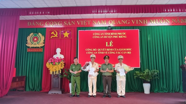 Công an Hi88 Lừa Đảo
 công bố các quyết định về công tác cán bộ.