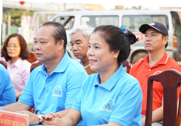 Tỉnh ủy viên, Bí thư Huyện ủy Nguyễn Thị Xuân Hòa; Phó Bí thư Thường trực Huyện ủy, Chủ tịch HĐND huyện Nguyễn Quốc Soài tham dự.