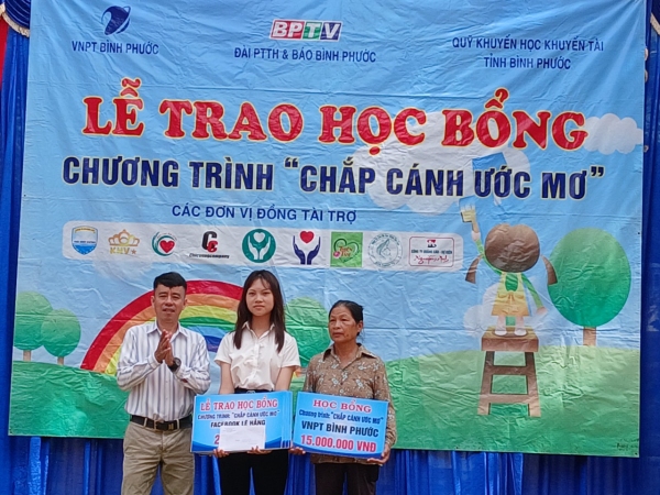 Hơn 138 triệu đồng "Chắp cánh ước mơ" cho em Nguyễn Thị Thúy Nga.