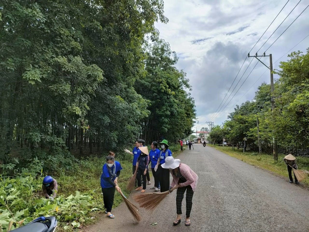 “SẠCH XANH – SÂN TRƯỜNG TƯƠI MỚI” TẠI TRƯỜNG TIỂU HỌC NGUYỄN BÁ NGỌC