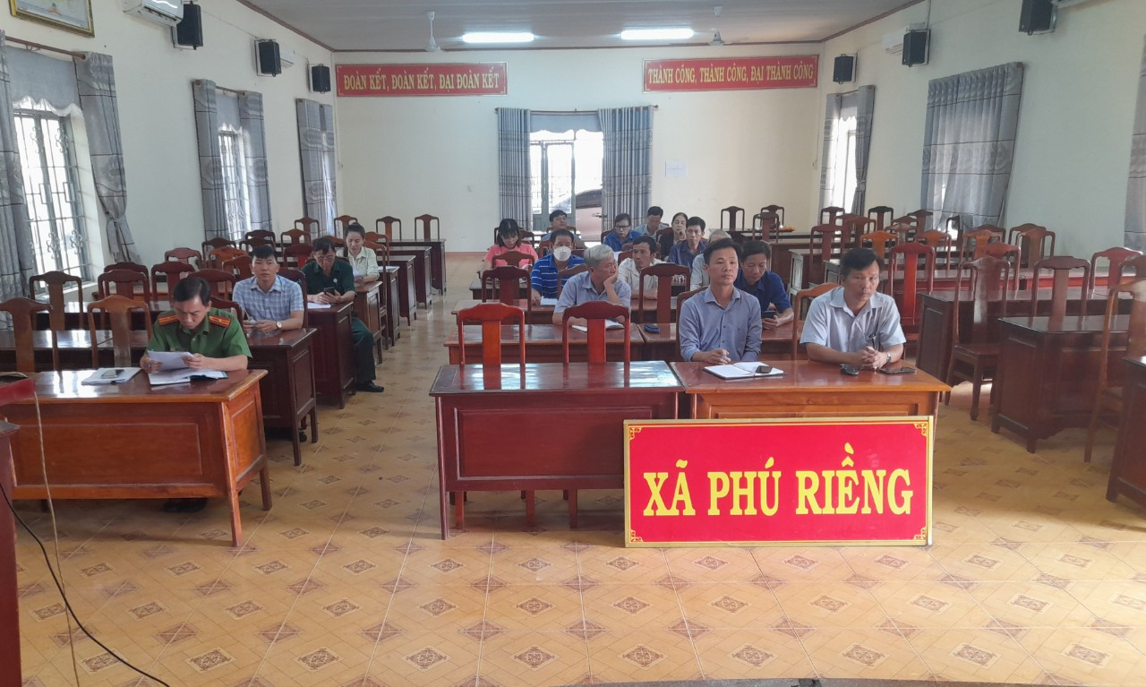 CÔNG AN XÃ PHÚ RIỀNG TRIỂN KHAI HỘI NGHỊ THỰC HIỆN CAO ĐIỂM CẤP CCCD, ĐỊNH DANH ĐIỆN TỬ LÀM SẠCH DỮ LIỆU TRÊN ĐỊA BÀN VÀ SỐ HÓA HỒ SƠ HỘ TỊCH.