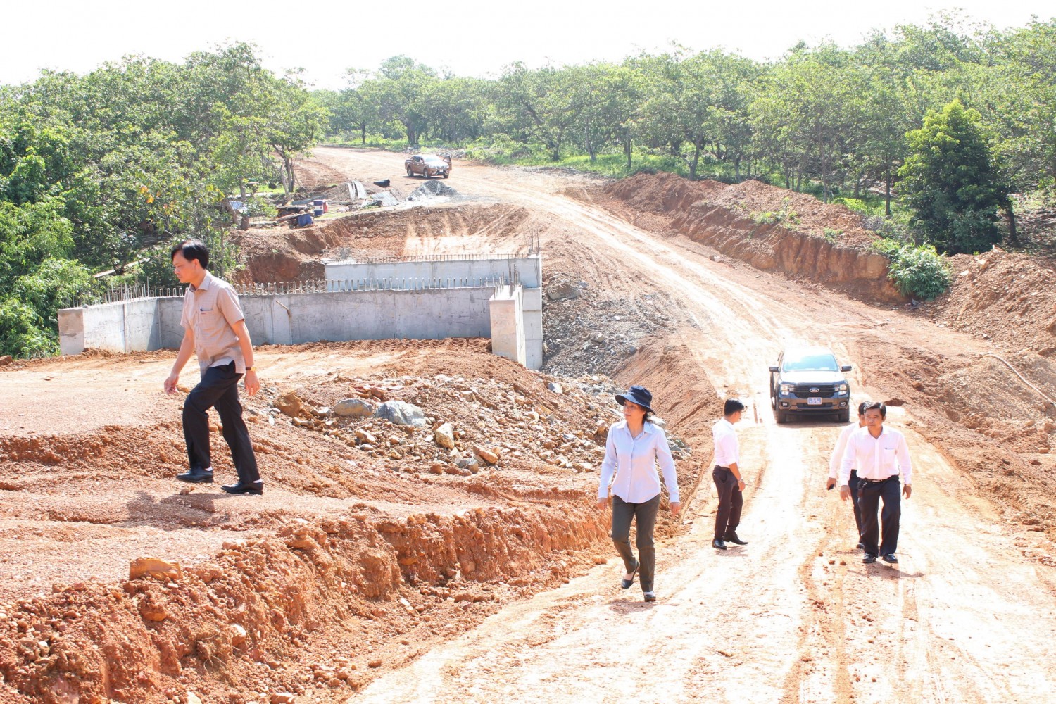 LÃNH ĐẠO HI88 LỪA ĐẢO
 KIỂM TRA CÁC CÔNG TRÌNH ĐẦU TƯ CÔNG TRÊN ĐỊA BÀN HUYỆN.