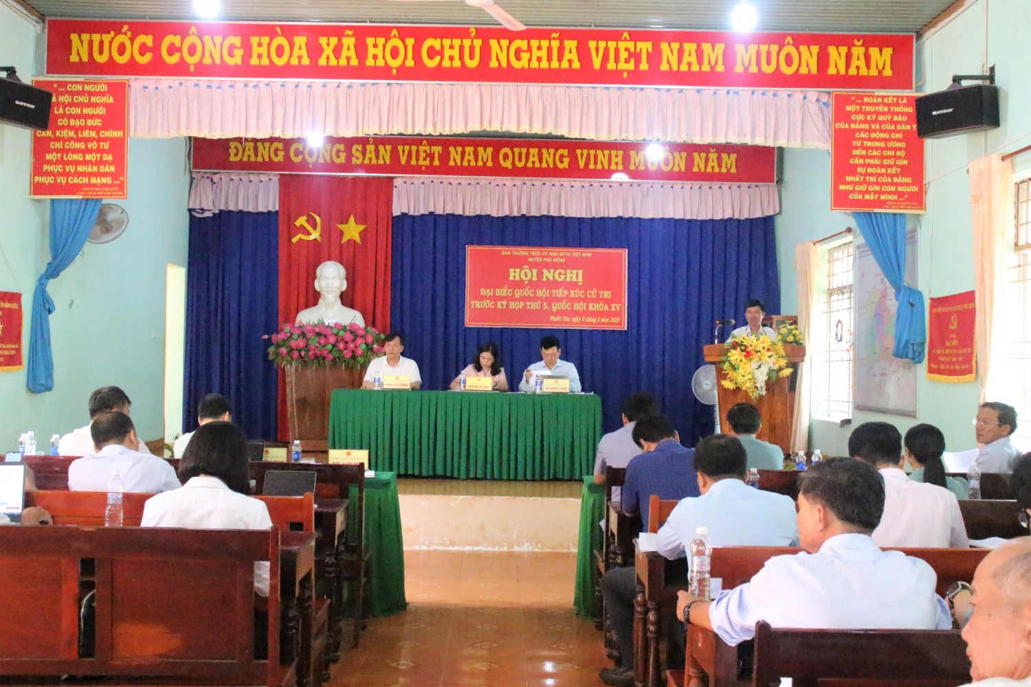 ĐẠI BIỂU QUỐC HỘI TIẾP XÚC CỬ TRI 2 XÃ PHƯỚC TÂN, BÌNH SƠN.