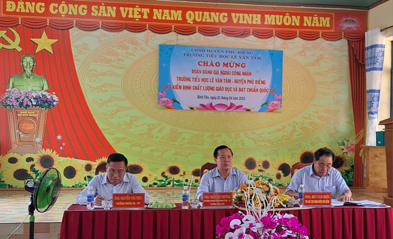 Đánh giá công nhận Trường Tiểu học Trường Tiểu học Lê Văn Tám đạt kiểm định chất lượng giáo dục và đạt chuẩn quốc gia