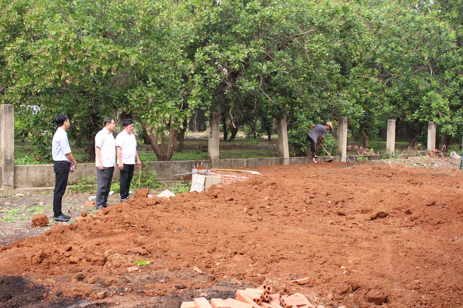 KIỂM TRA TIẾN ĐỘ CÔNG TRÌNH TRONG CHƯƠNG TRÌNH PHÁT TRIỂN KT-XH VÙNG ĐỒNG BÀO DÂN TỘC THIỂU SỐ VÀ MIỀN NÚI