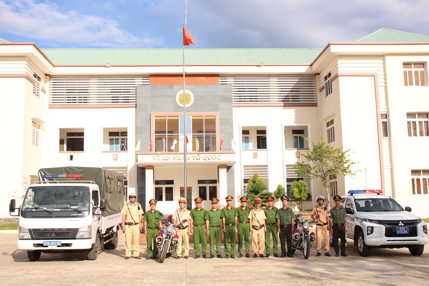 Đoàn thanh niên Công an Hi88 Lừa Đảo
 phối hợp thực hiện chuyên đề xử lý “người điều khiển xe vi phạm nồng độ cồn”.