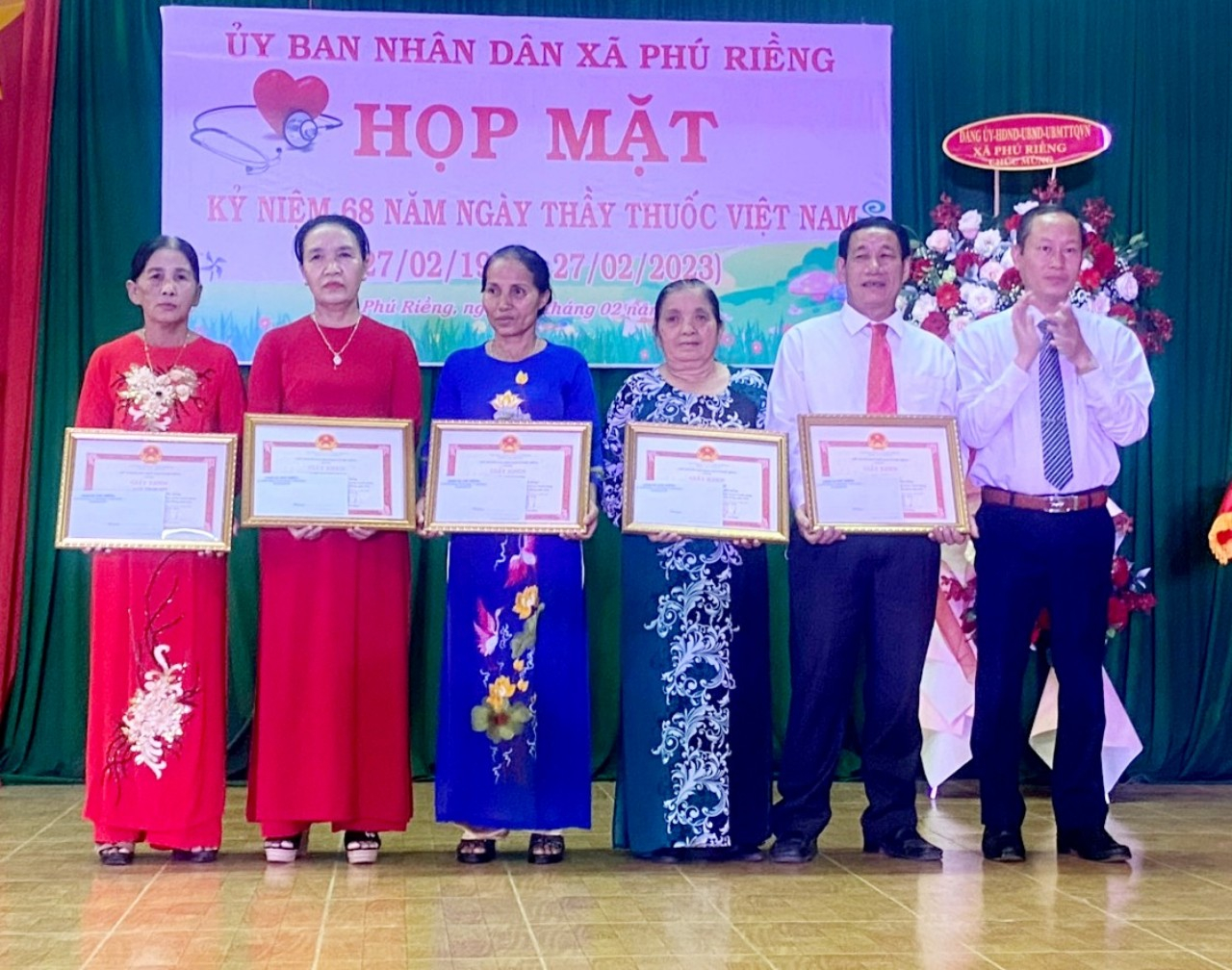 UBND XÃ PHÚ RIỀNG TỔ CHỨC HỌP MẶT 68 NĂM NGÀY THẦY THUỐC VIỆT NAM ( 27/02/1955 – 27/02/2023)