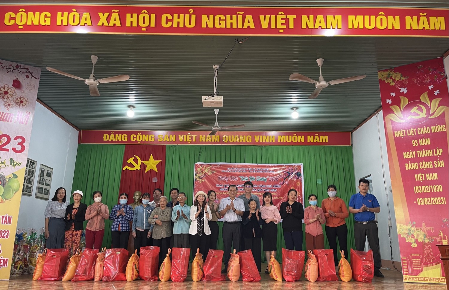 85 HỘ DÂN 2 XÃ: LONG BÌNH, BÌNH TÂN ĐƯƠC CHIA SẺ YÊU THƯƠNG TRONG NGÀY GIÁP TẾT.