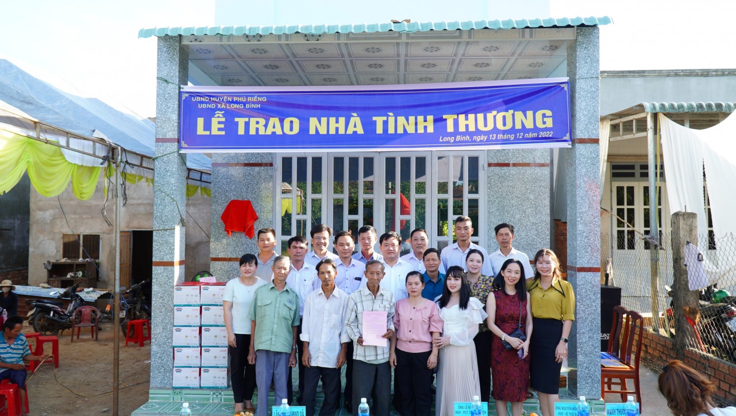 PHÓ CHỦ TỊCH UBND HUYỆN LÊ VĂN CHUNG DỰ LỄ TRAO NHÀ TÌNH THƯƠNG CHO GIA ĐÌNH ÔNG NGUYỄN VĂN SUNG