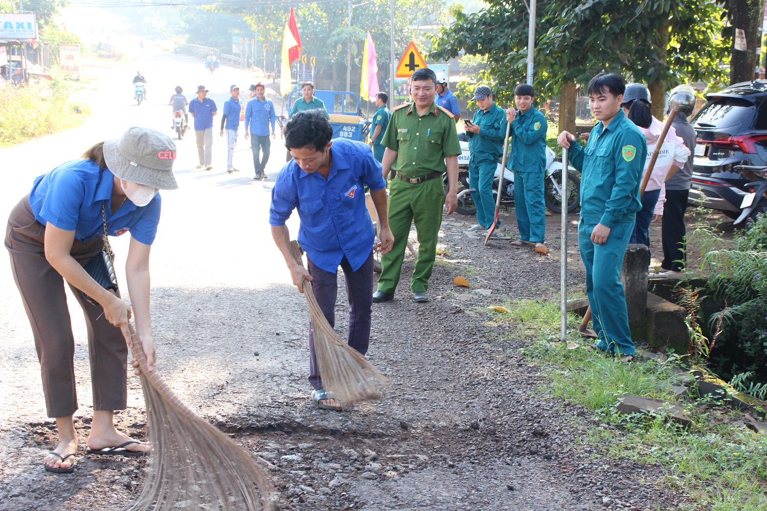 Ngày thứ 7 tình nguyện với nhiều hoạt động thiết thực tại xã Long Hà.