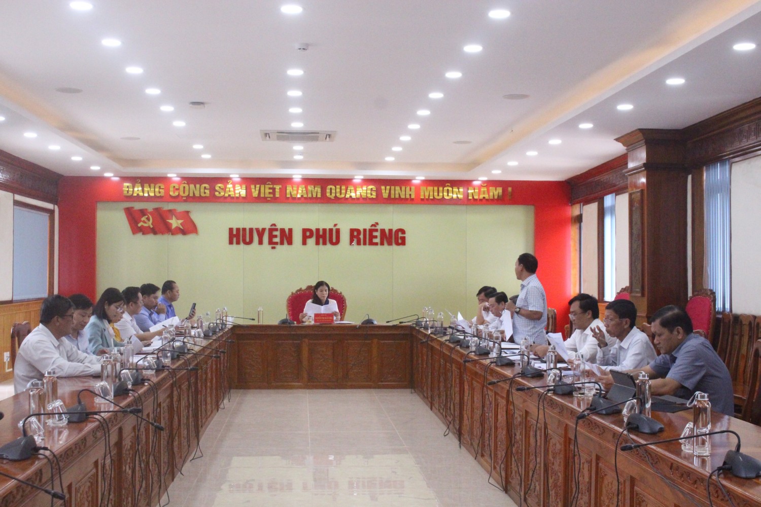 BÍ THƯ HUYỆN ỦY NGUYỄN THỊ XUÂN HÒA CHỦ TRÌ HỌP BAN CHỈ ĐẠO ĐỔI MỚI, PHÁT TRIỂN KINH TẾ TẬP THỂ HỢP TÁC XÃ