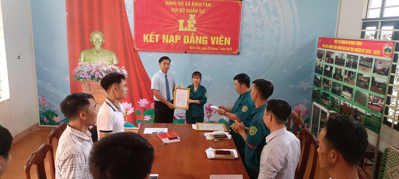 CHI BỘ QUÂN SỰ XÃ BÌNH TÂN KẾT NẠP ĐẢNG VIÊN NHÂN KỶ NIỆM 7 NĂM THÀNH LẬP HI88 LỪA ĐẢO
