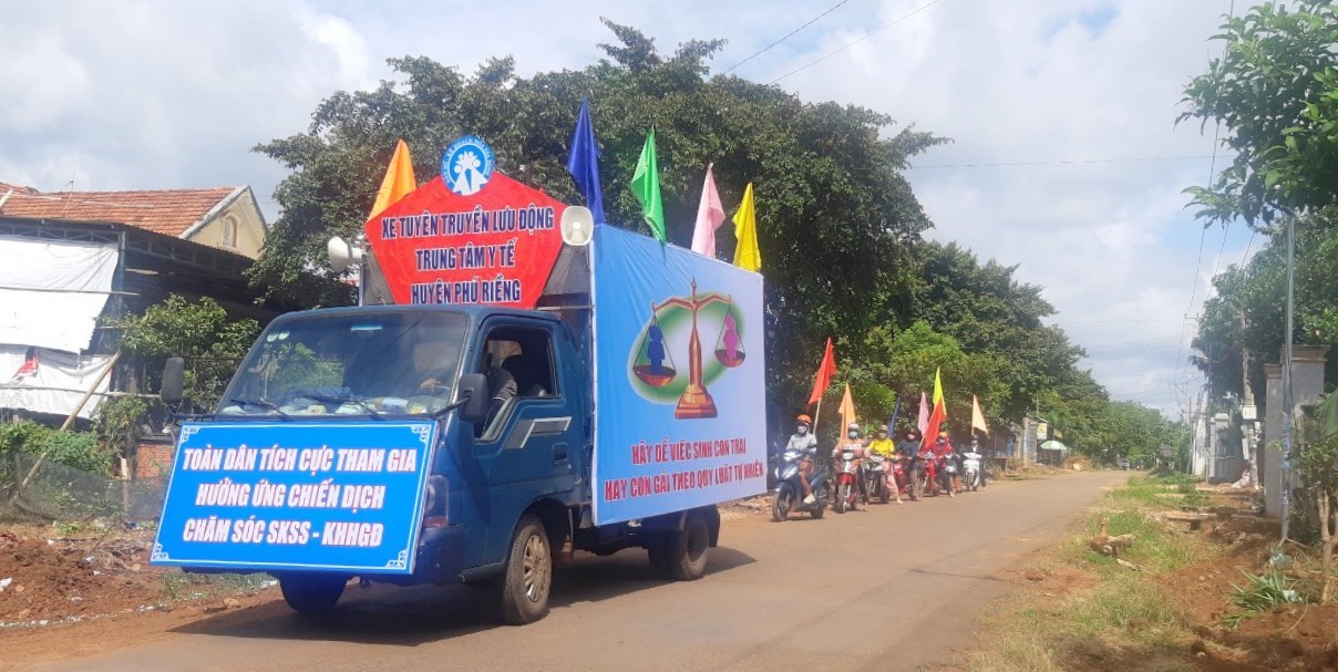 Tuyên truyền lưu động Chiến dịch Dân số - Kế hoạch hóa gia đình trên địa bàn huyện năm 2022